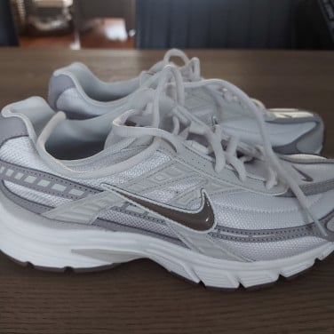 Nike dames sneakers nieuw!
