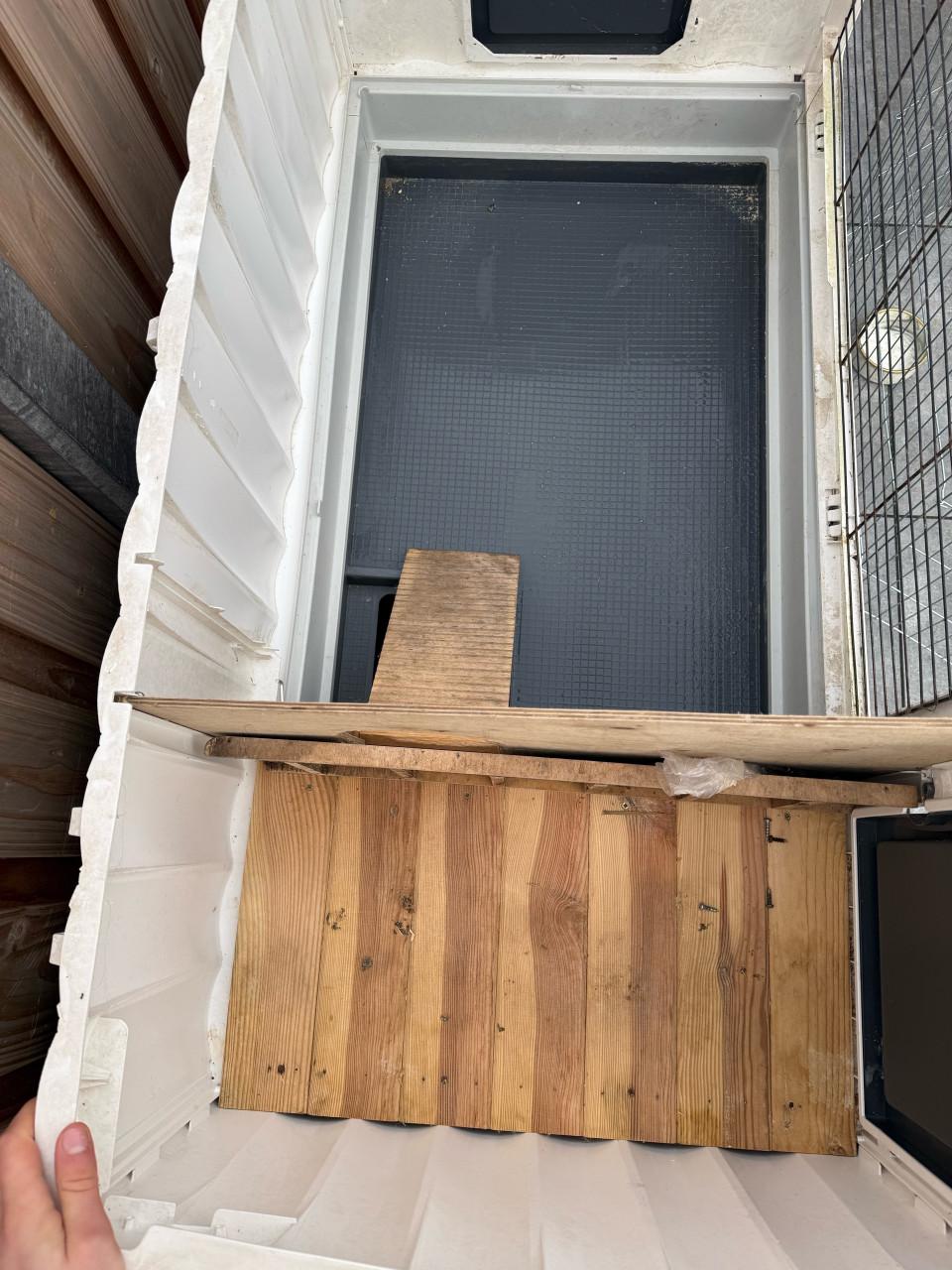 Kunststof Konijnenhok (nieuwprijs € 290)