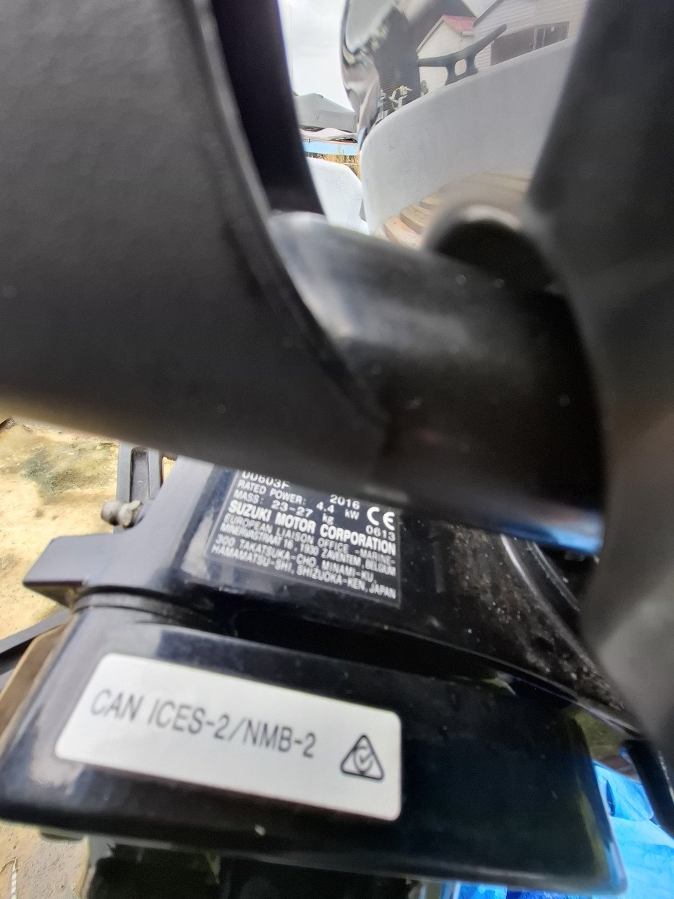 Polyester visbootje met trailer en 6pk suzuki