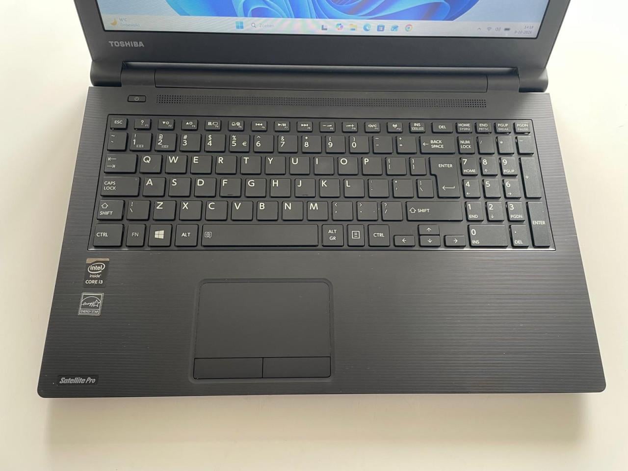 Toshiba 15.6 inch - met Windows 11, SSD, nieuwe accu & muis