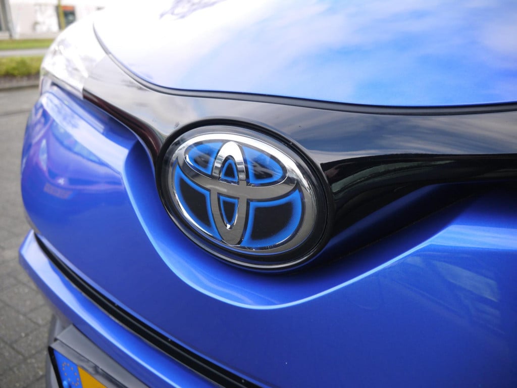 Toyota C-hr 1.8 hybrid bi-tone|dealeronderhouden|rijklaar