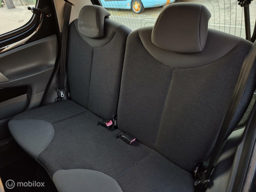 Peugeot 107 1.0-12v / 5-deurs / airco