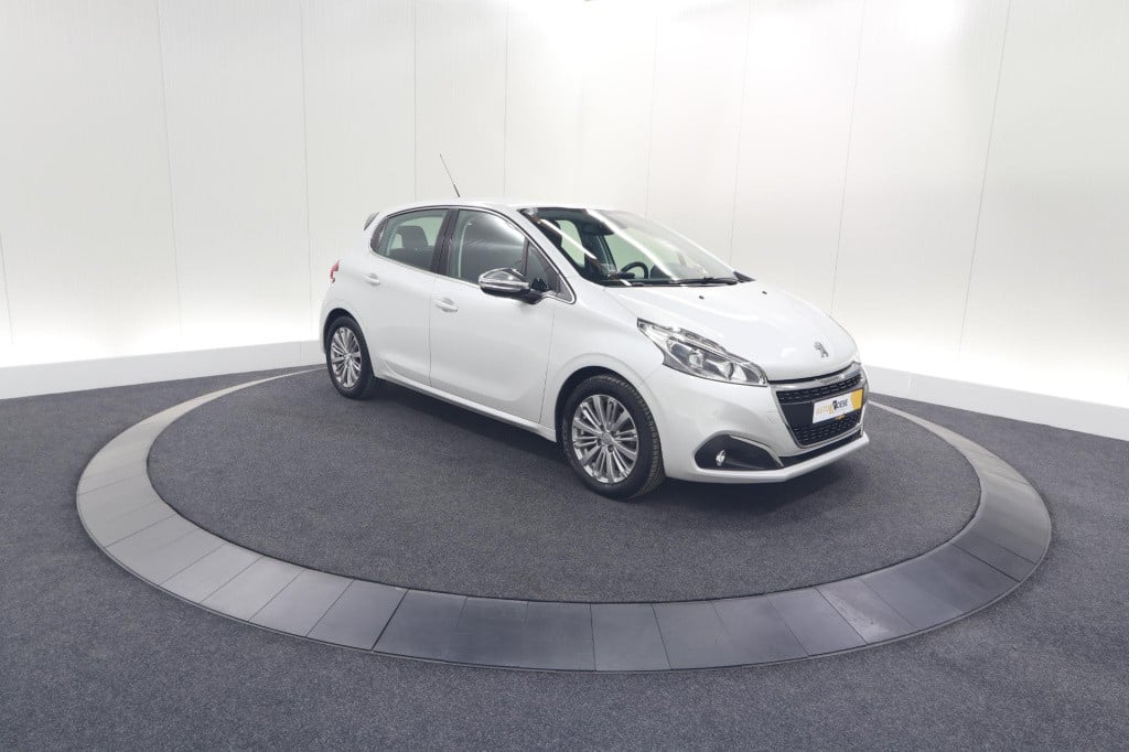 Peugeot 208 puretech 82 blue lease executive | parkeersensoren | navigatie 