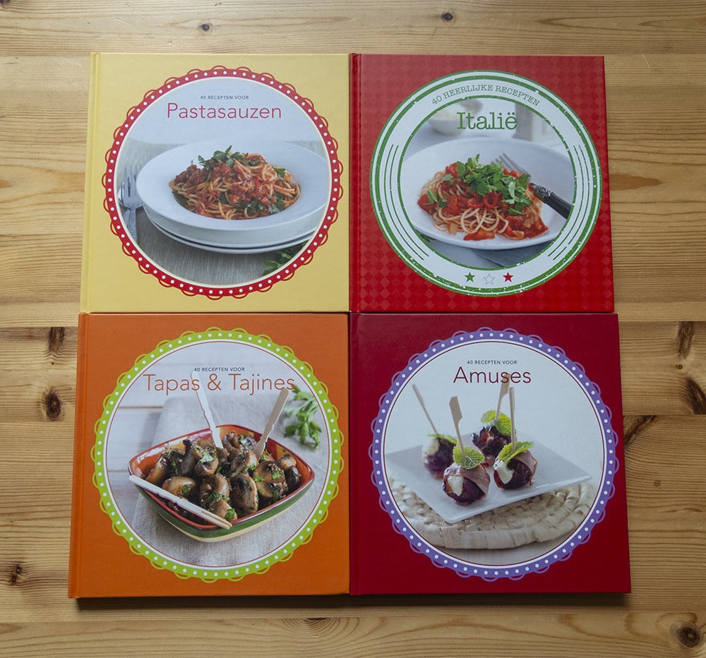 Te koop elf kookboekjes.