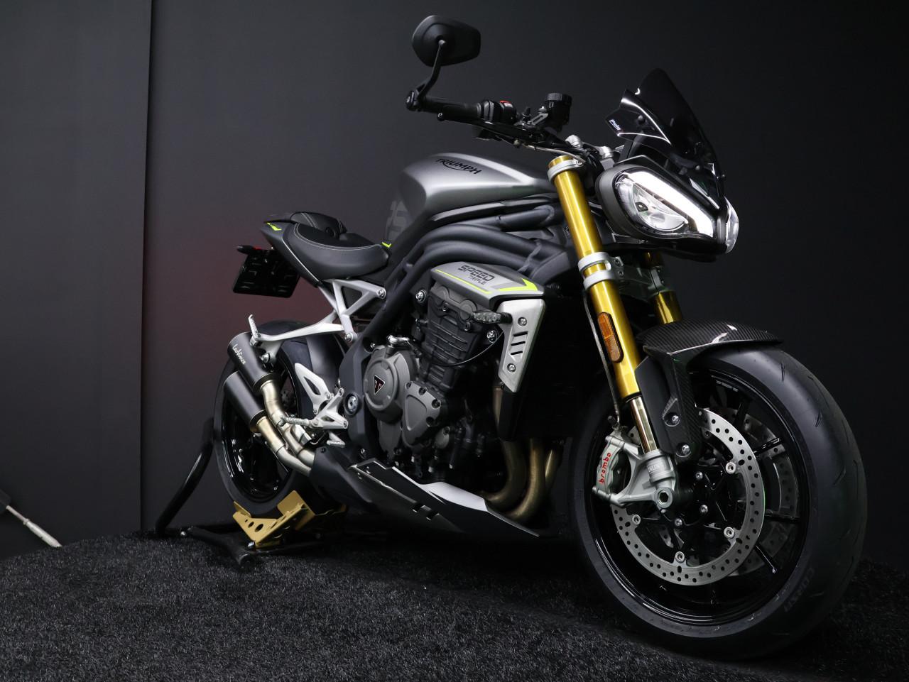 SPEED TRIPLE RS | Silver Ice