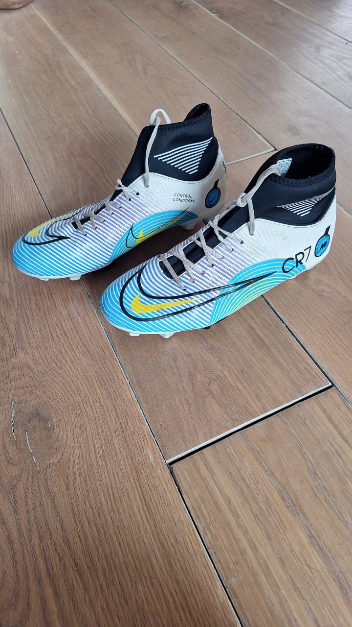 Voetbal schoenen  maat 44