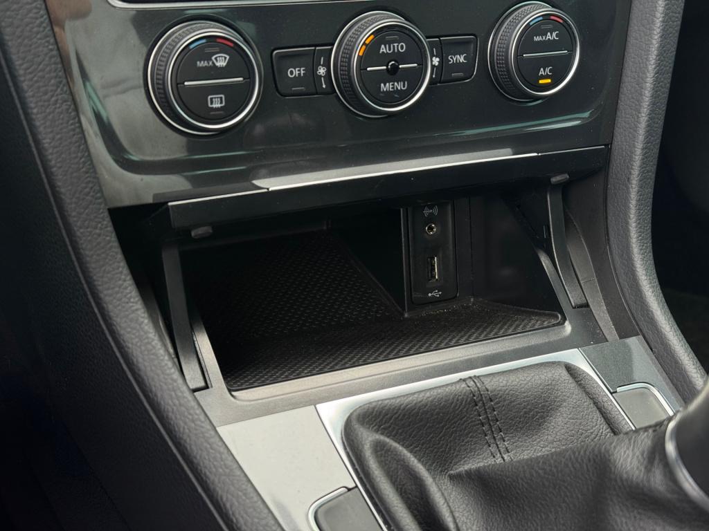 Volkswagen Golf 1.0 tsi * massage stoel * camera * carplay * stoelverwarmin