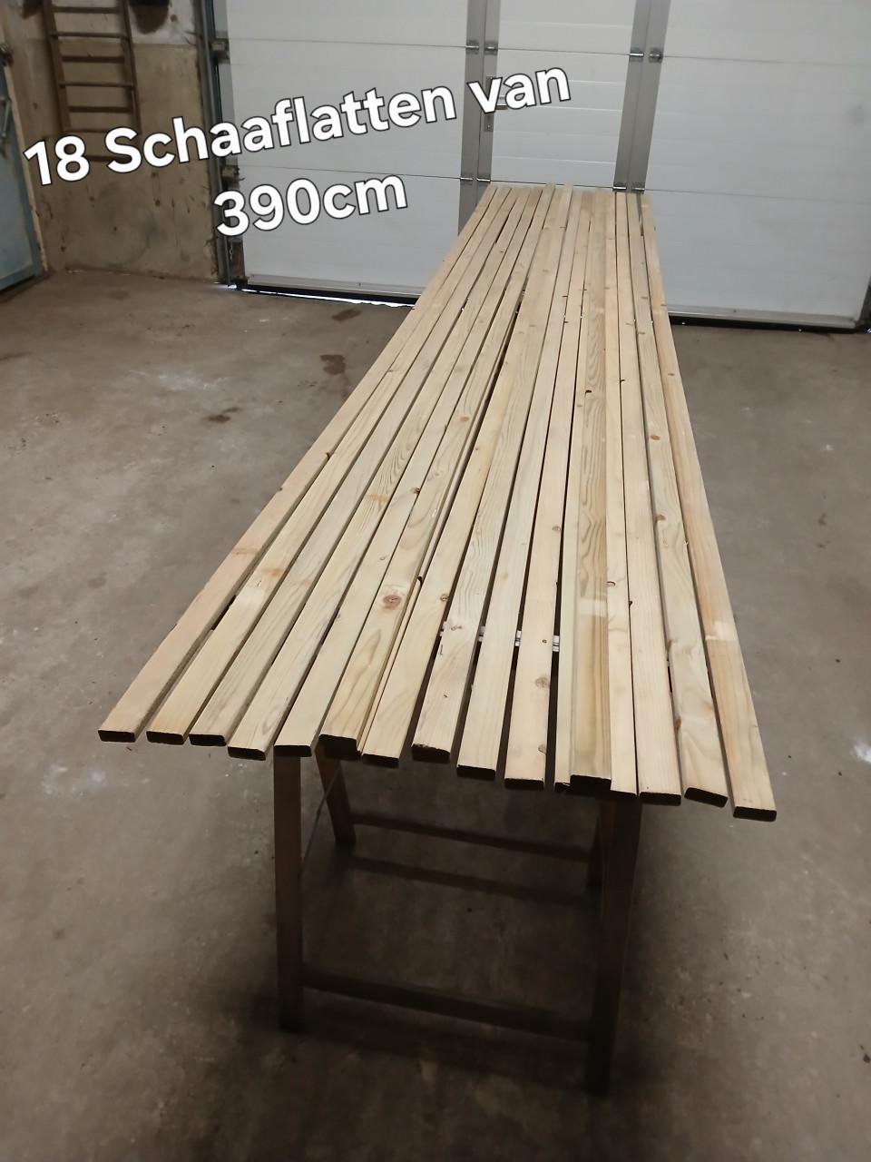 Tuinhout: 18 nieuwe schaaflatten geïmpregneerd.