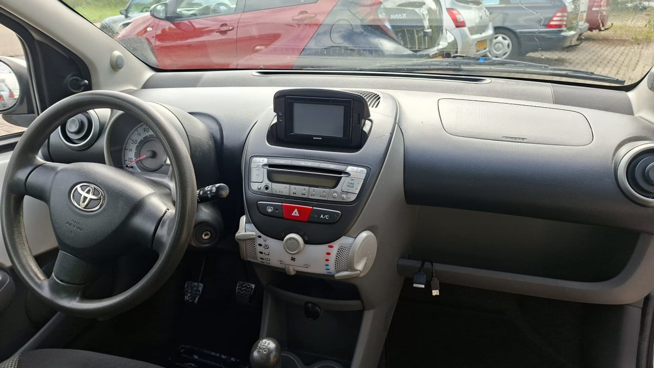Toyota AYGO 1.0 12v Comfort Navigator 5drs bj:2011 airco-navigatie