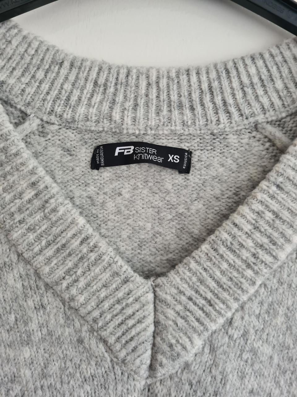 Licht grijze zachte V-hals trui van FB Sister Knitwear Mt S-L