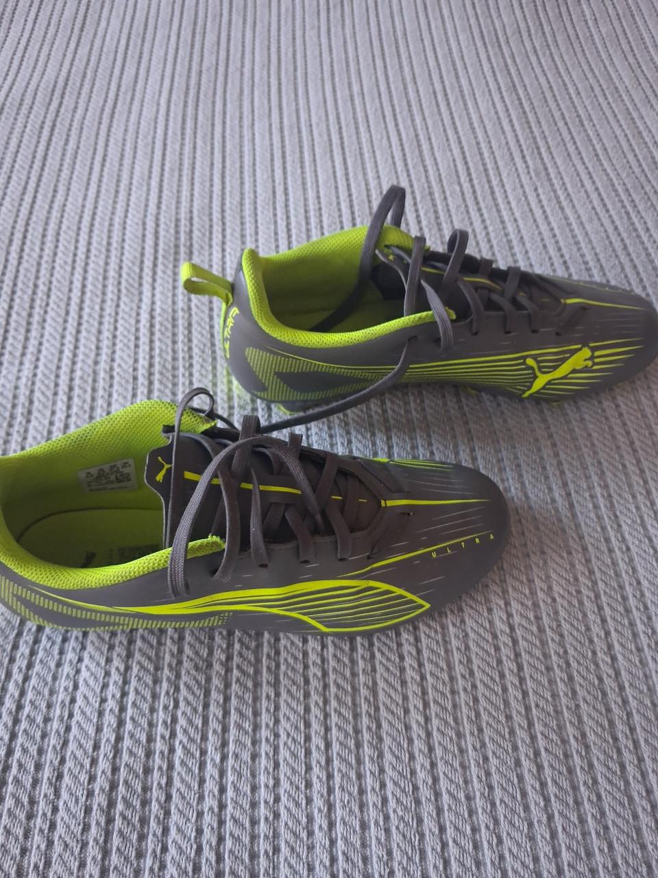 Voetbalschoenen maat 37.5