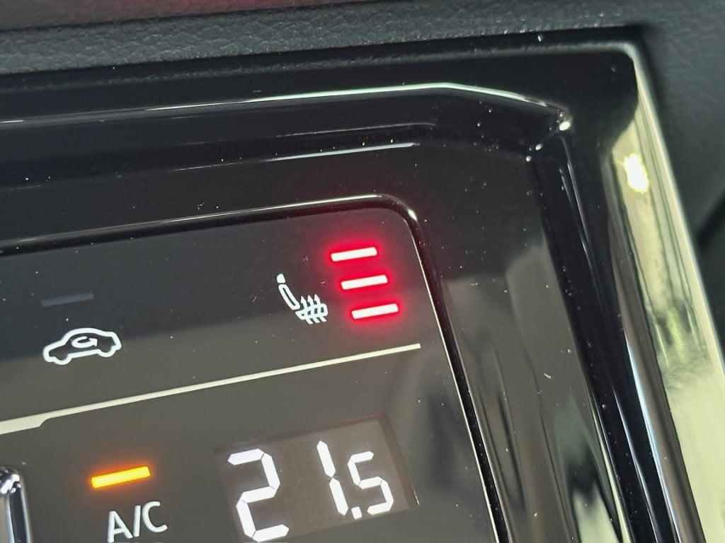 Volkswagen Touran 1.5 tsi 150pk dsg r-line highline | led | trekhaak | dode