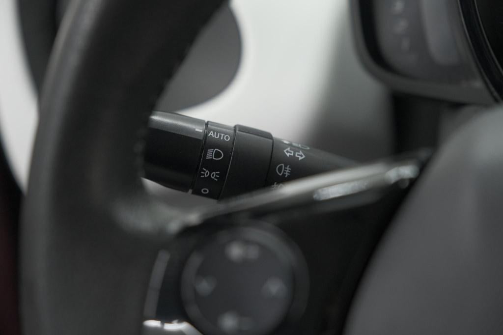 Peugeot 108 1.0 e-vti première | camera | climate control | 15 inch lichtme