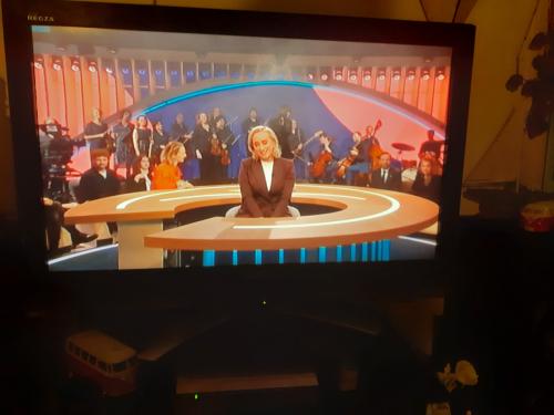 TV ***  TOSHIBA televisie *** 38 inch =94 cm zonder afstandbed.