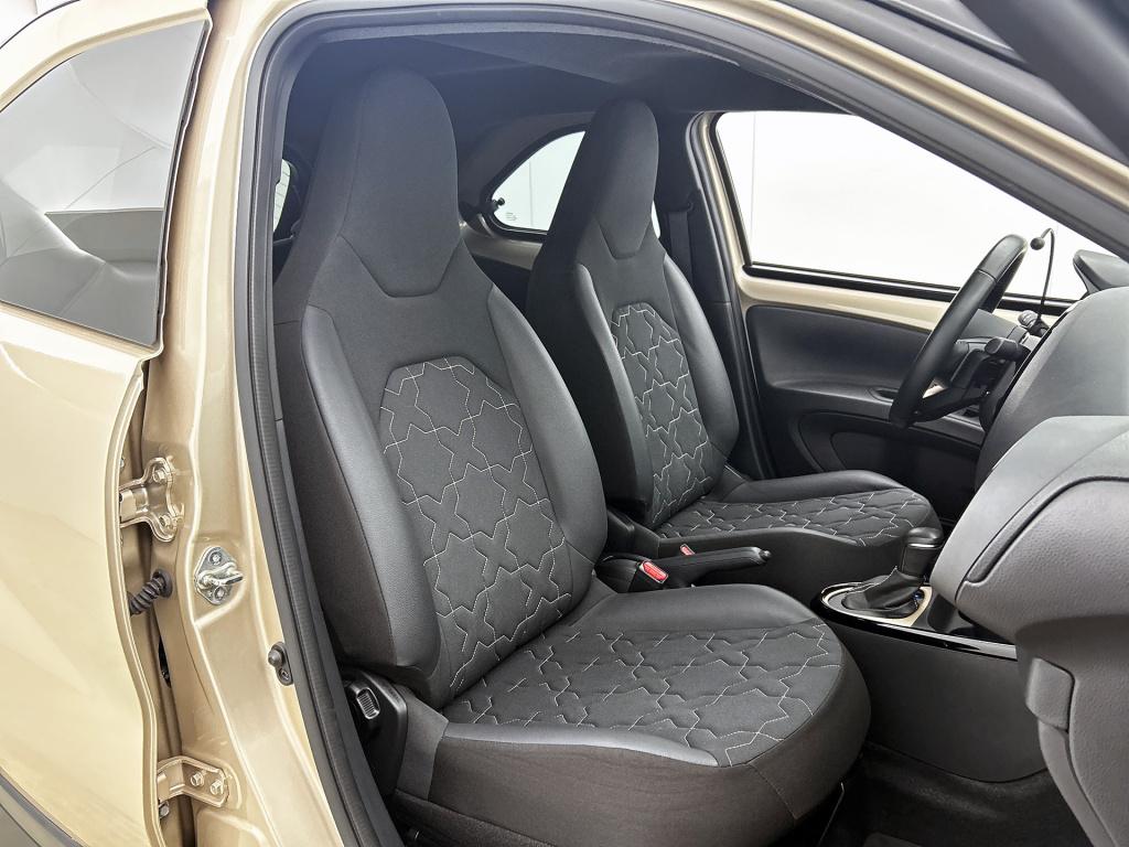 Toyota Aygo x 1.0 vvt-i s-cvt envy automaat | navigatie | jbl soundsystem |