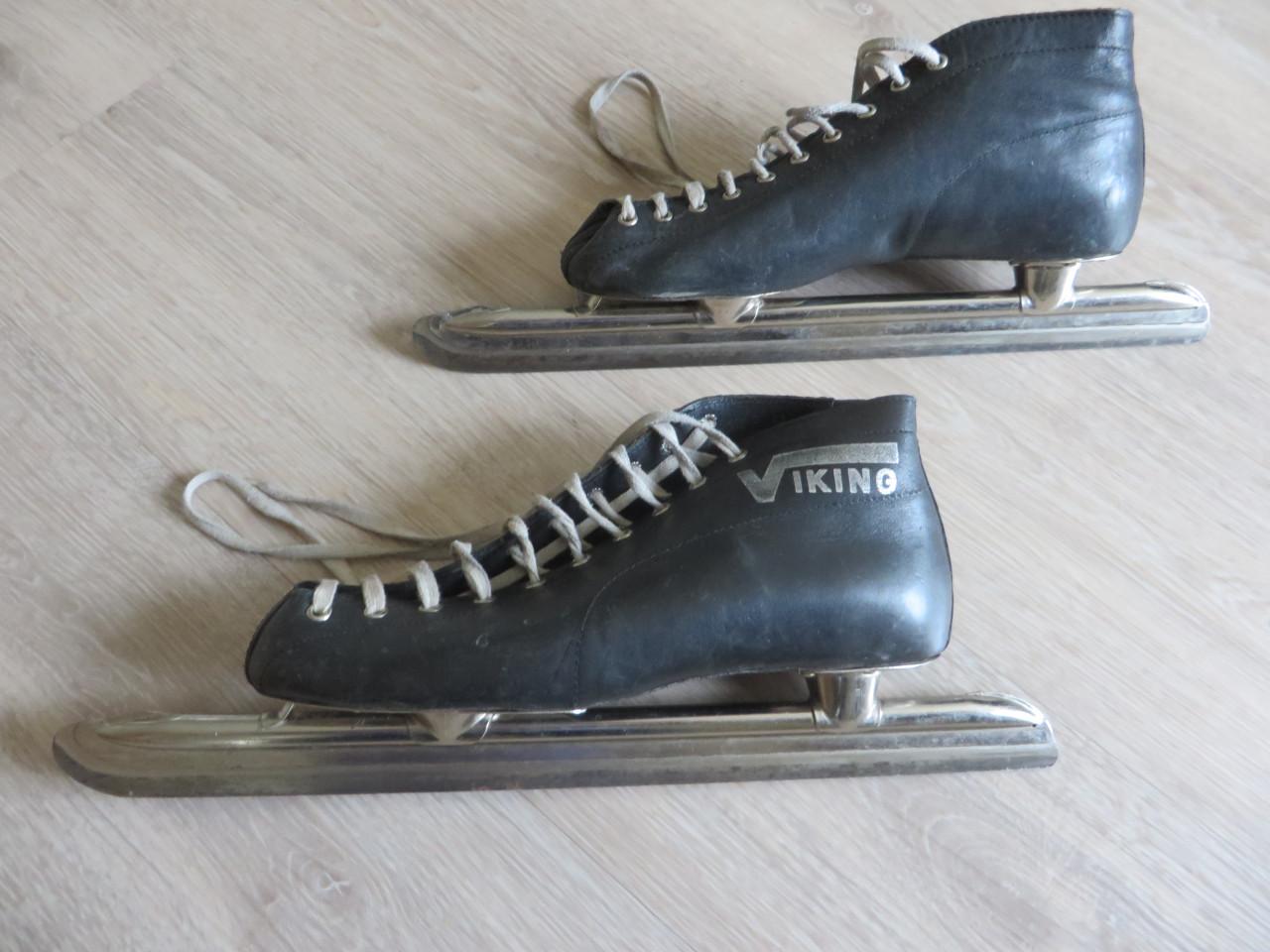 Skibroek  voor dames of heren,  Winterjas  en  Schaatsen Noren.