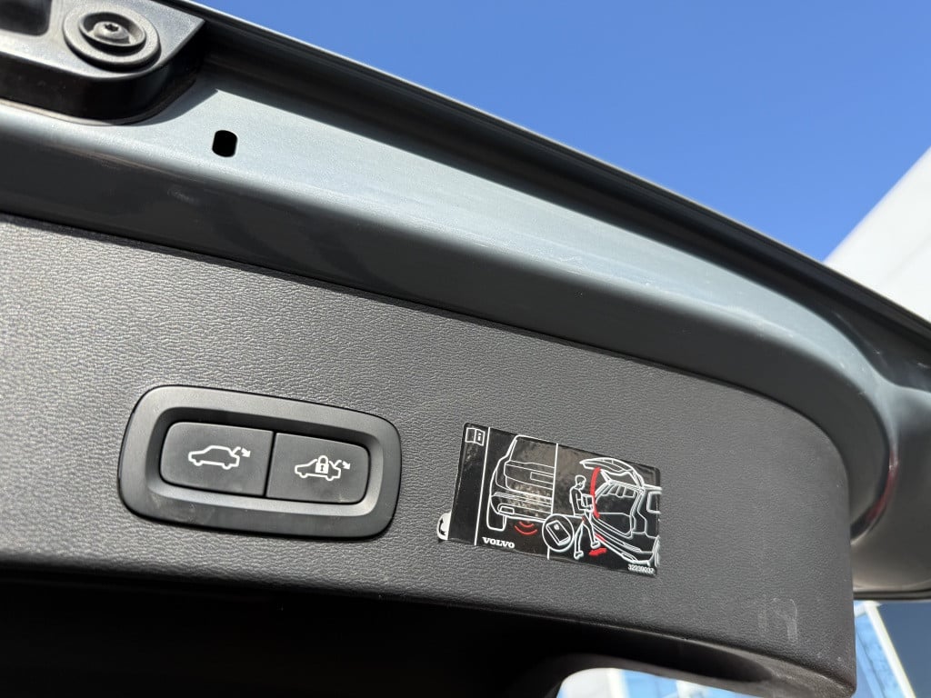 Volvo XC40 t5 262pk recharge| r-design-full options ! stylingpack