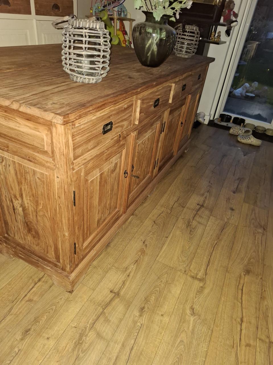 Groot teak houten dressoir