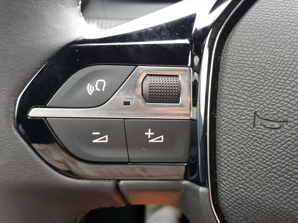 Peugeot 2008 allure 1.2 puretech 100pk navigatie | achteruitrijcamera | app