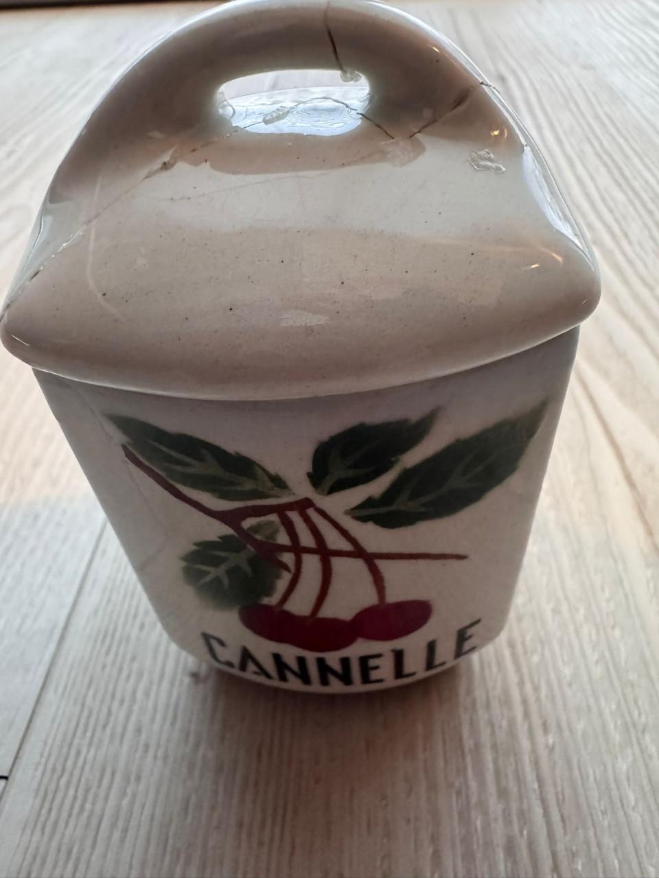 Set porseleinen voorraadbussen. 8 stuks