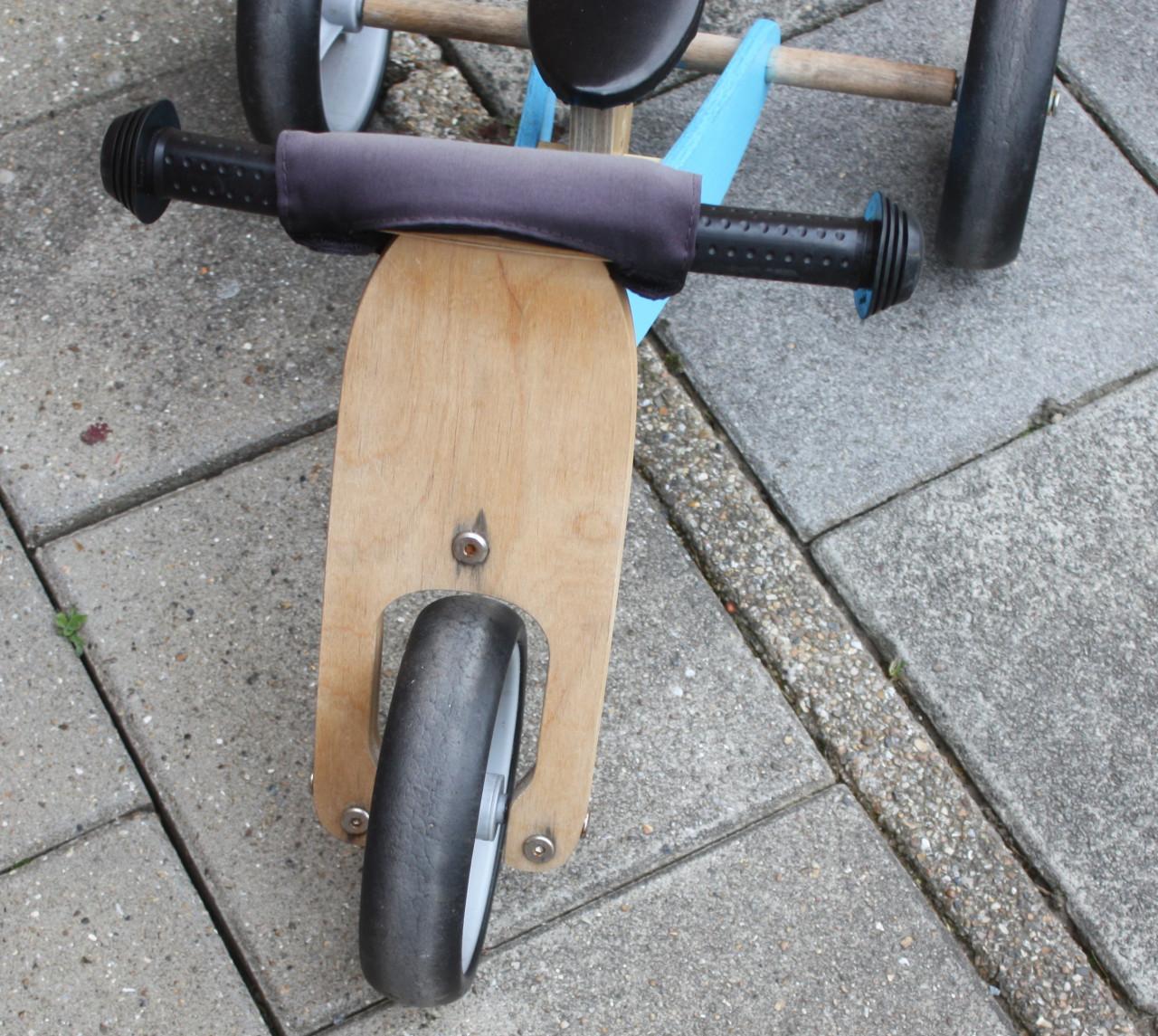 Zeer leuk loopfietsje-driewieller