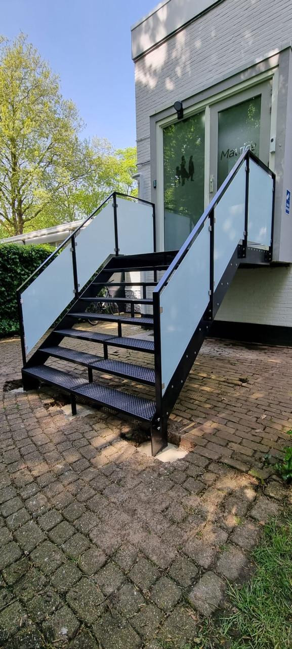Stalen buitentrappen op maat – van ontwerp tot montage!
