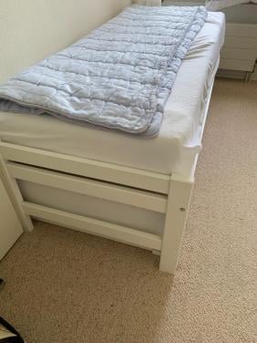 Logeer bed met onderschuif deel inclusief matras