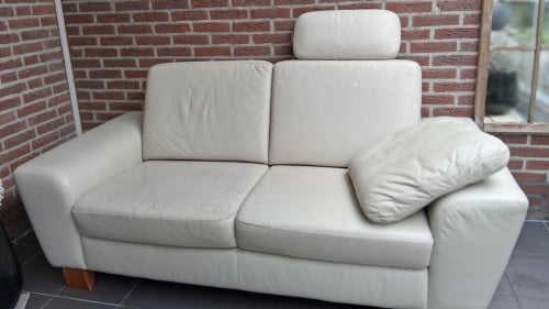 Gratis !!!! lederen lounchebank off-white (Montel) 2-3 zits