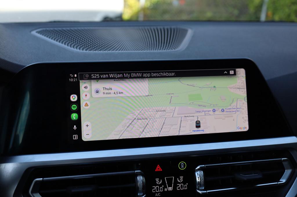 BMW 3-serie touring 330e m sport cam i trekhaak i acc i 292pk