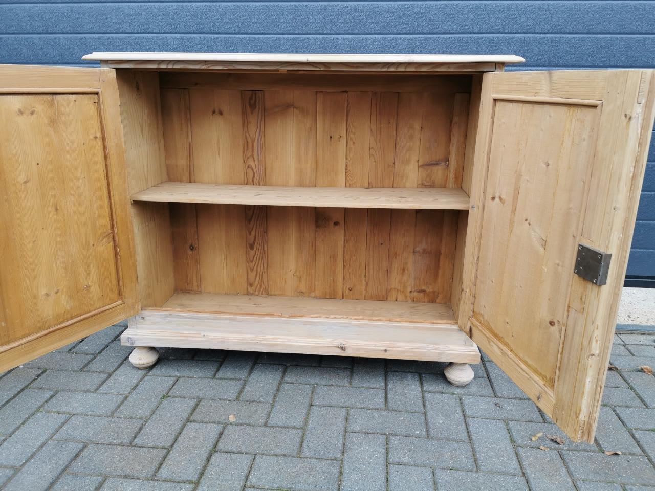 ANTIEK GRENEN KASTJE