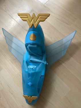 Wonder woman vliegtuig