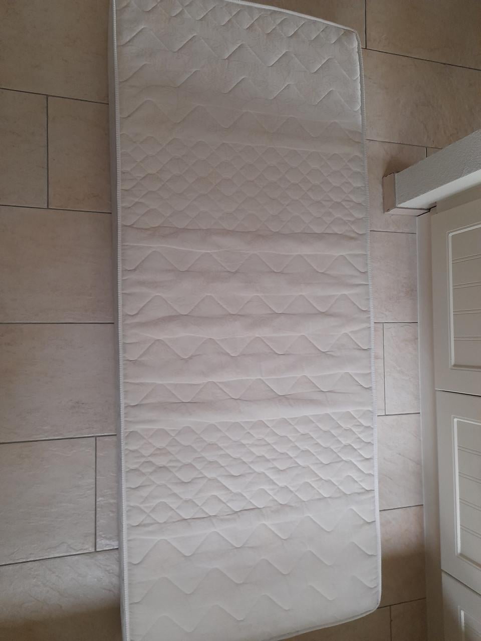 Matras 80 x 190 (in goede schone staat )