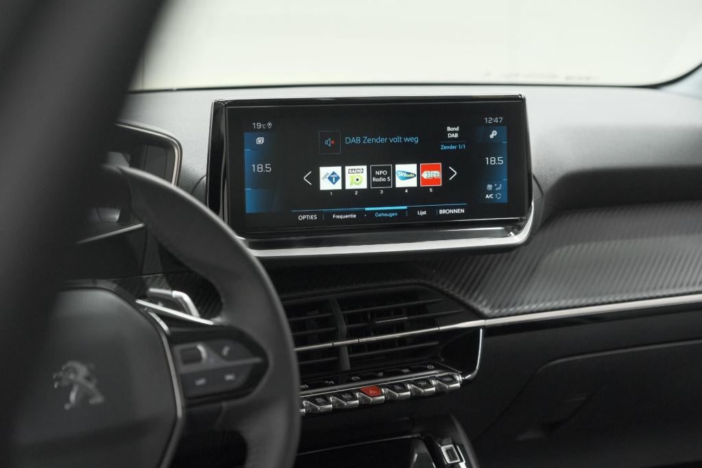 Peugeot 208 puretech 100 eat8 allure pack | camera | navigatie | apple carp