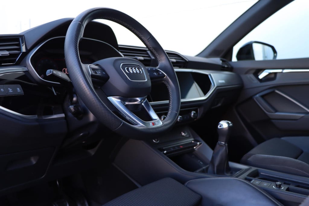 Audi Q3 35 tfsi s-line edition 150pk