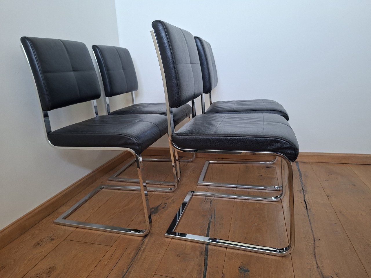 Te koop Leren eetkamerstoelen (TMC)