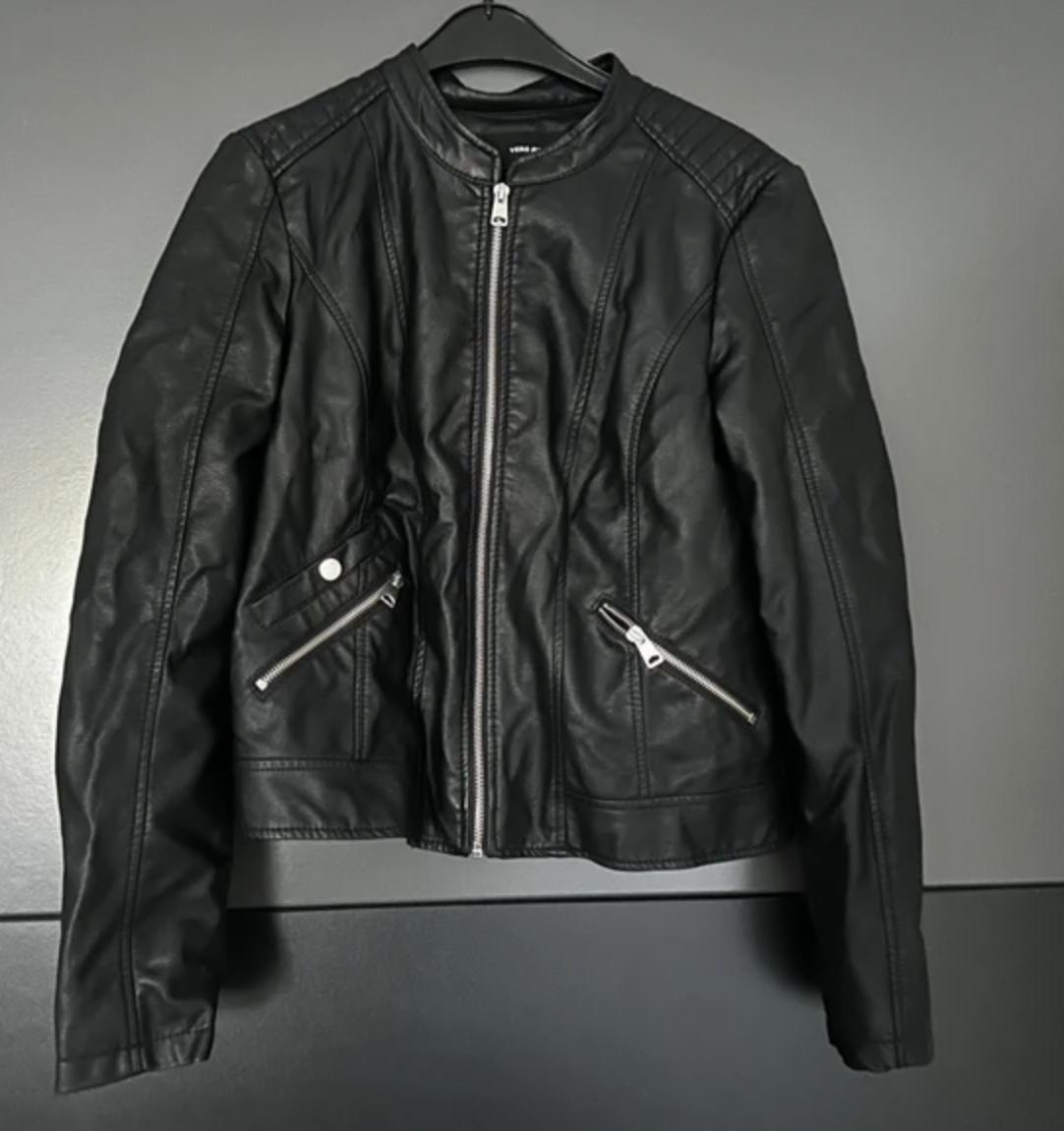 Jasje zwart Vero Moda. Maat L