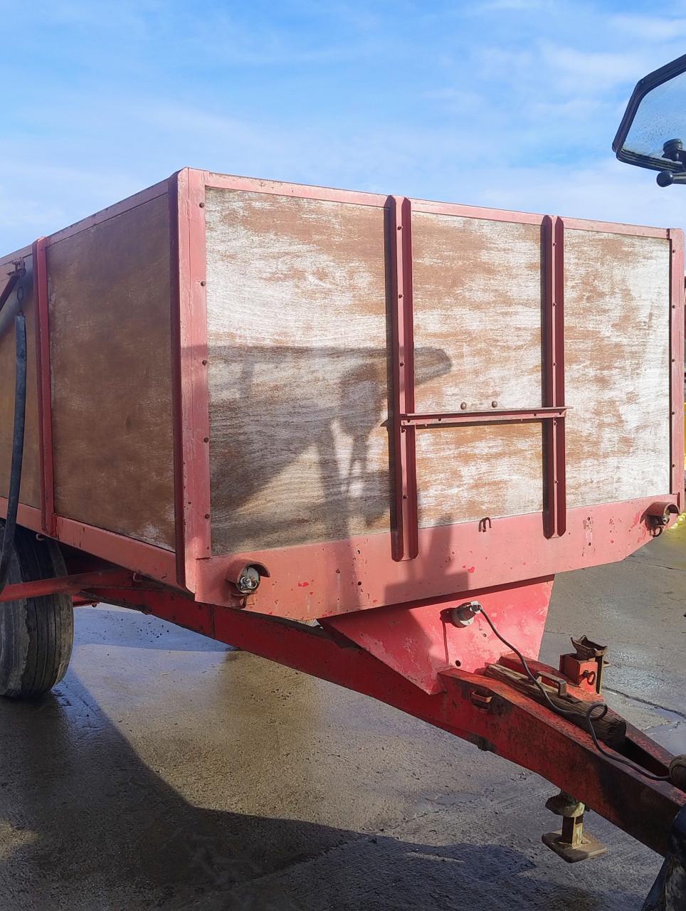 Twee wielige kipwagen