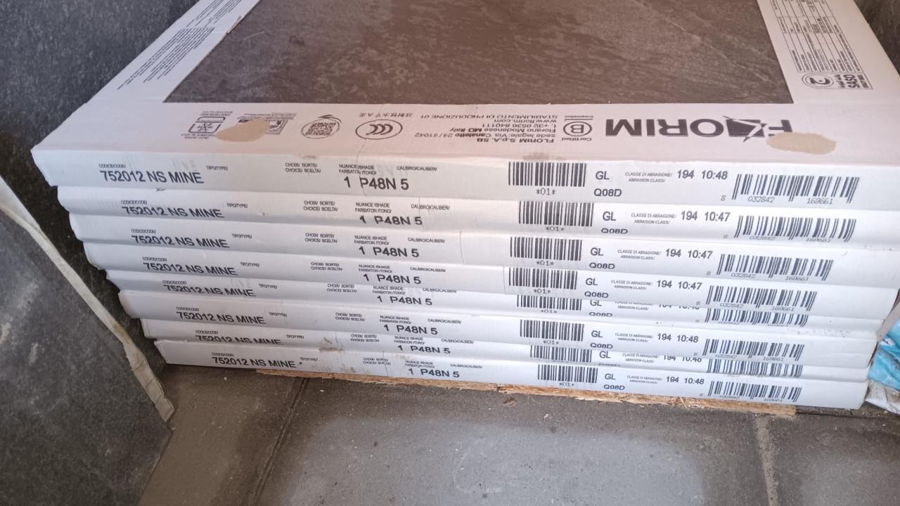 Nog enkele pakken vloertegels te koop!