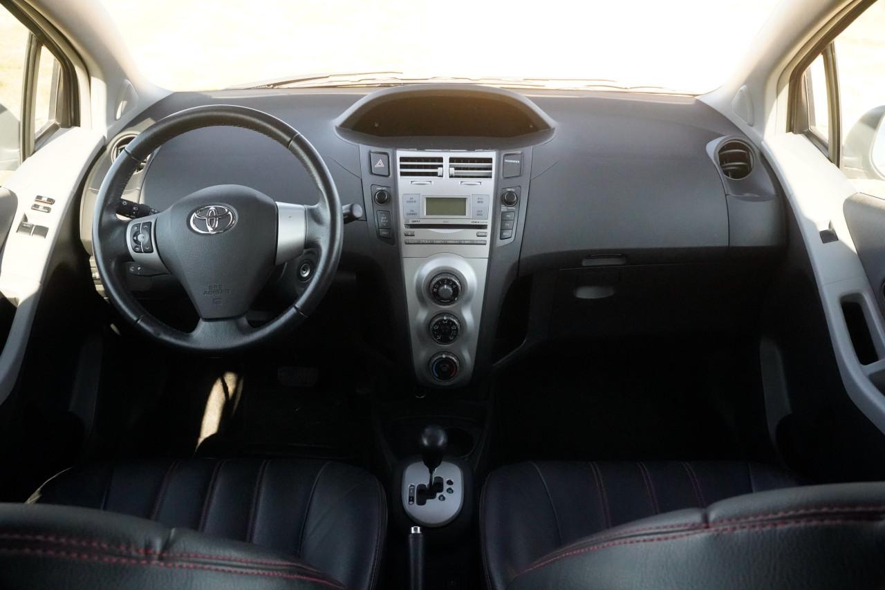 Toyota YARIS 1.3 VVTI SOL MMT/ Leder / Trekhaak / Automaat / Cruise control