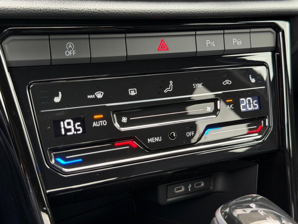 Volkswagen T-roc 1.5 tsi 150pk dsg r-line | trekhaak | camera | keyless | e
