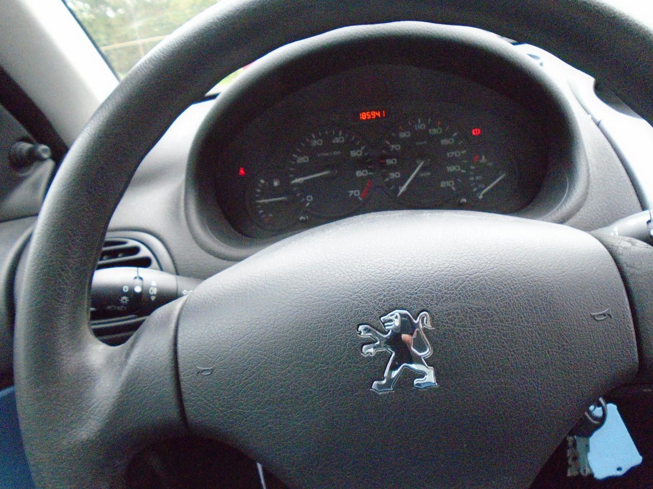Peugeot 206 1.4i  nwe APK
