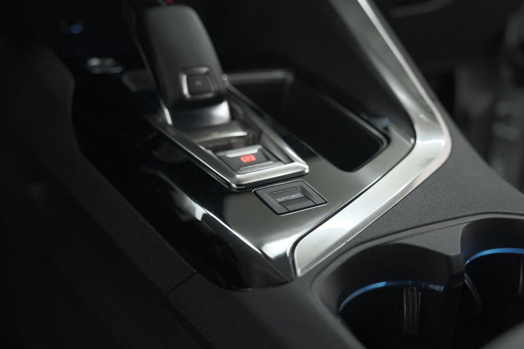 Peugeot 3008 puretech 130 gt-line | camera | dodehoekdetectie | navigatie |