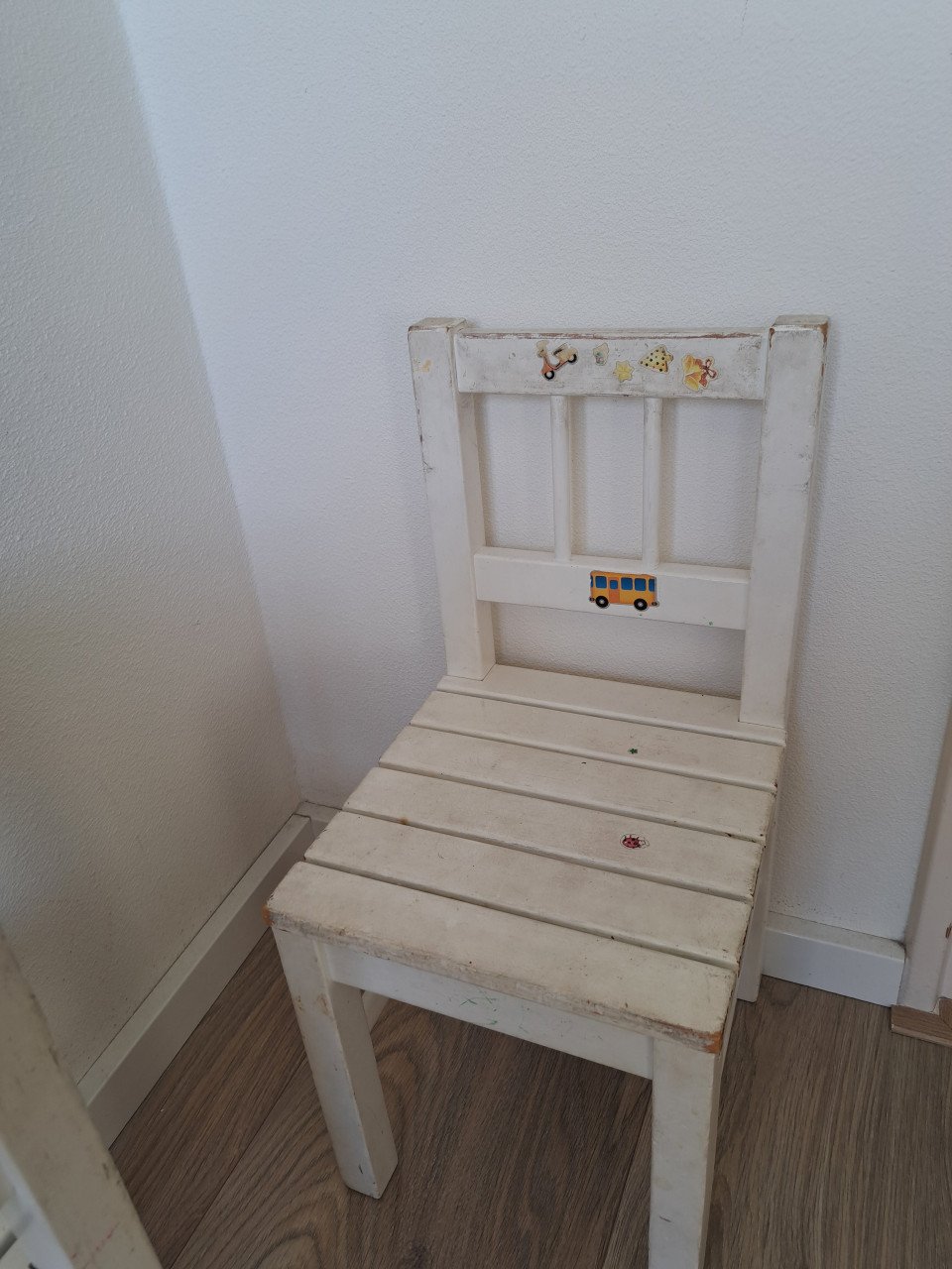 Kindertafel met twee stoeltjes