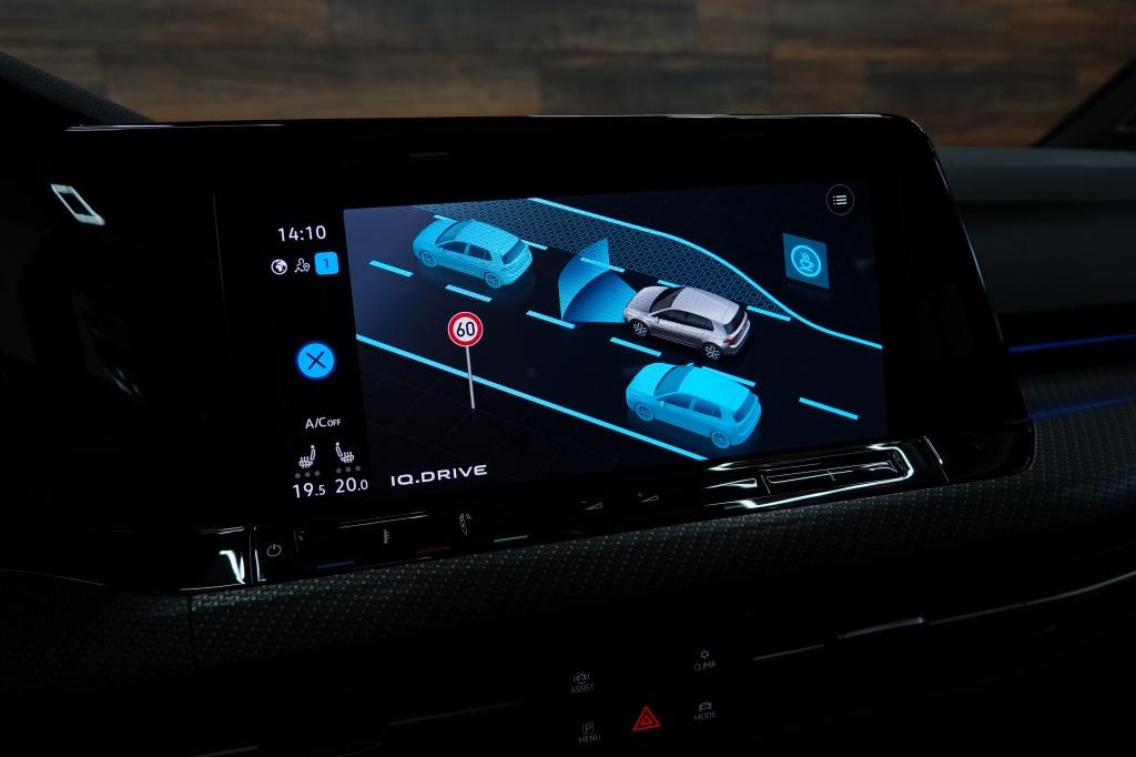 Volkswagen Golf r-line 1.5 etsi r-line | pano | iq-lights | acc | led |