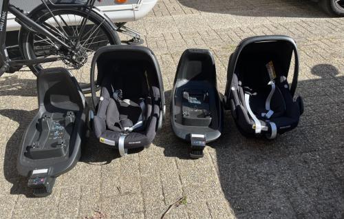 2 Maxicosi’s met isofix base te koop