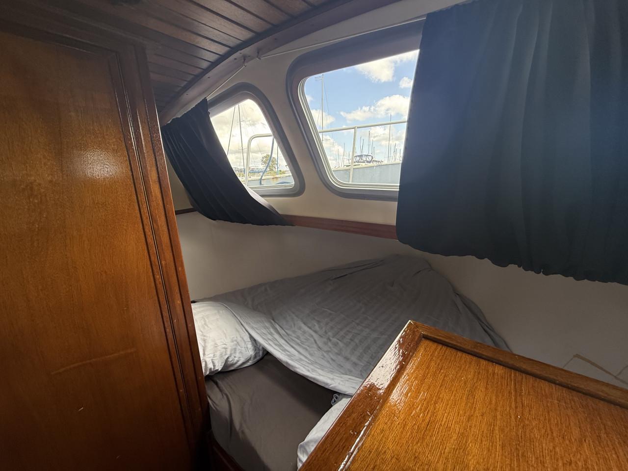 Motorboot 8 meter salonkruiser met stahoogte