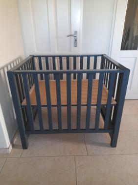 Mooie nette box (in goede nette staat ) in hoogte verstelbaar!