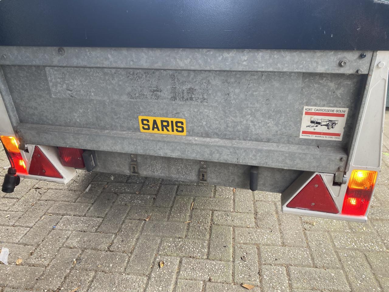 Saris bak wagen