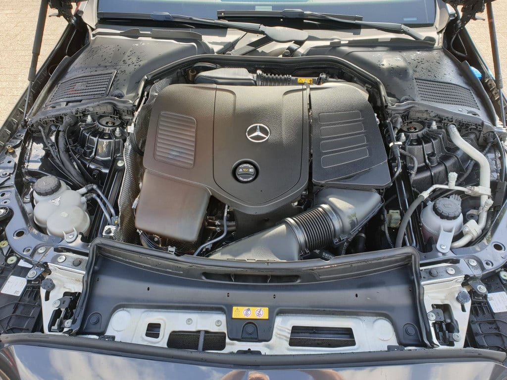 Mercedes-Benz C-Klasse 300 amg line 258pk mhev 9g-tronic