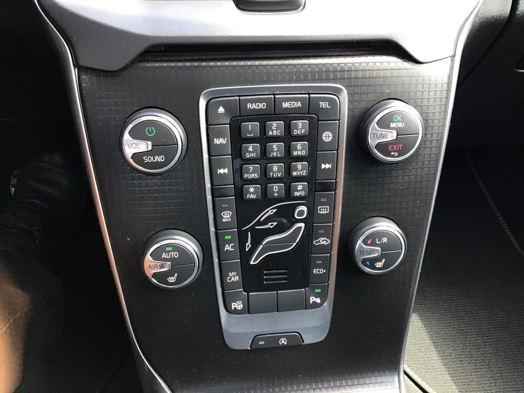 Volvo V40 t3 153pk aut6 polar+ sport| panodak| camera| trekhgaak| h&k soun